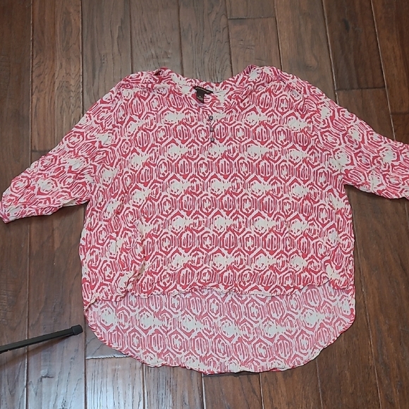 Bit & Bridle Tops - Bit & Bridle Light Red, Tan & White Patterned Blouse size 3X